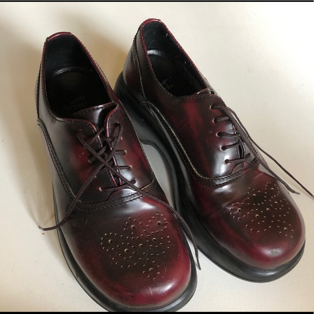 Dansko lace-up oxfords in burgundy size 38